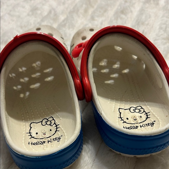 Hello Kitty Crocs - Picture 13 of 13